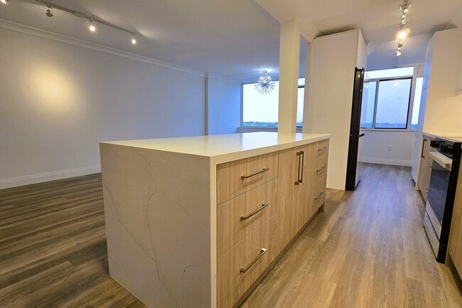Building Photo - 3000 Bathurst St