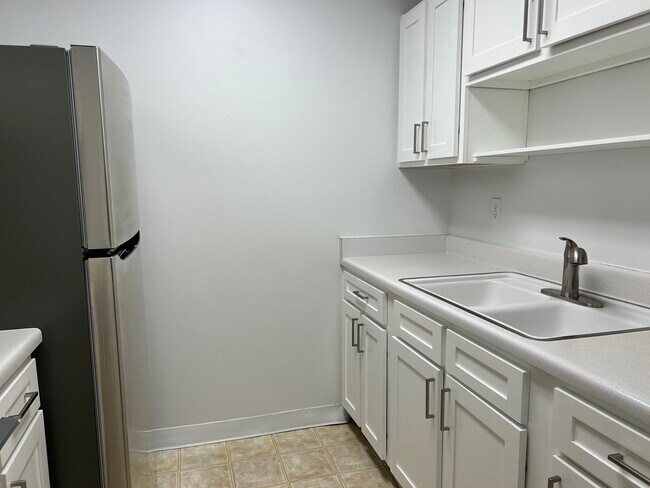Kitchen - 200 E 10th Ave