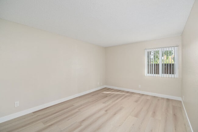 Foto del edificio - Lynwood Knolls
