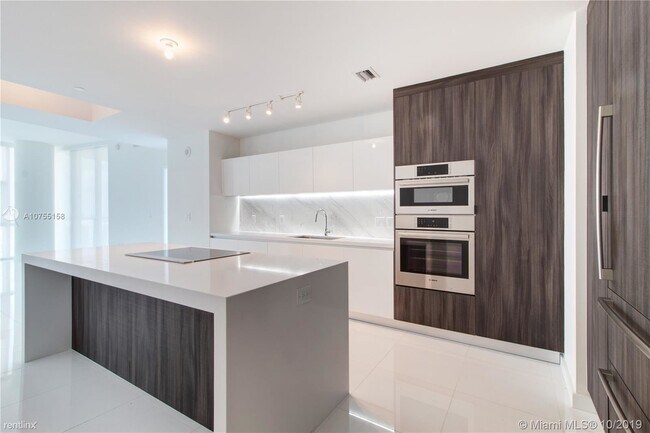 Building Photo - 3 br, 4 bath  - 851 NE 1st Ave Unit 3601
