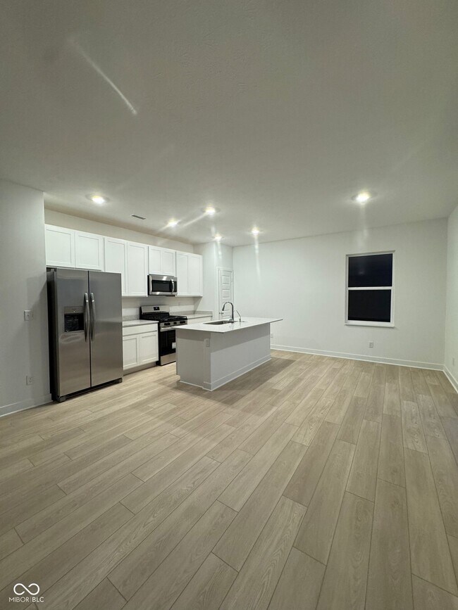 Foto del edificio - 15275 Farrington Rd