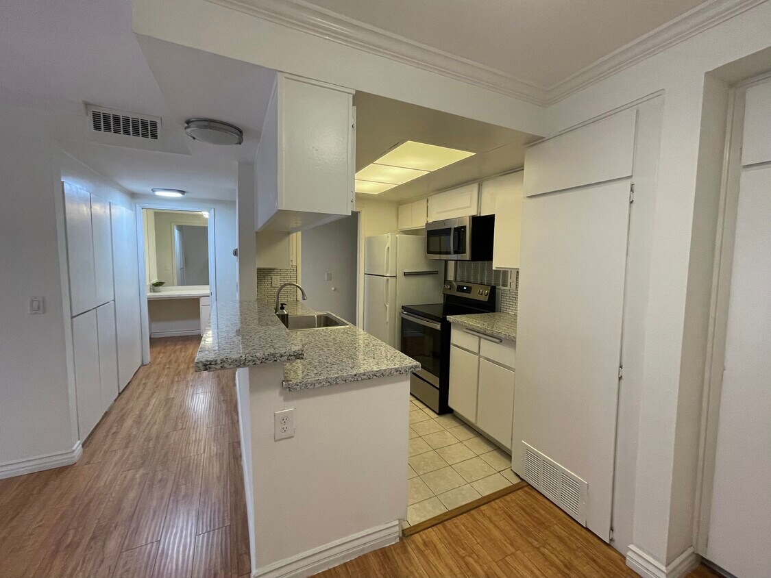 Welcome Home! - 1517 E Garfield Ave