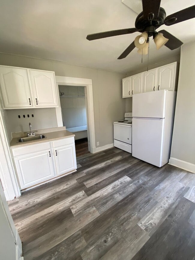 Building Photo - 312 N 6th St