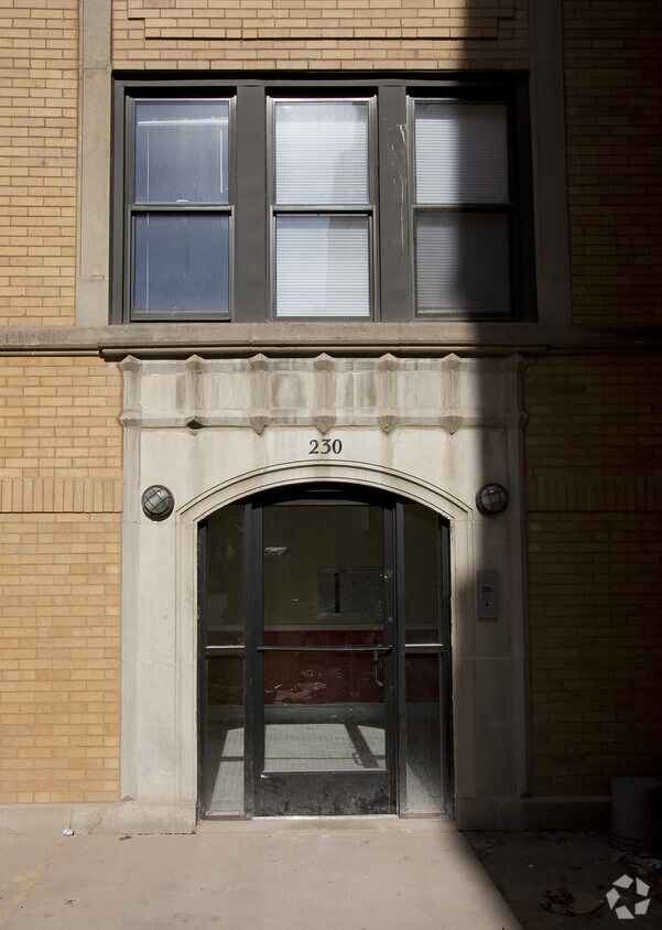 Building Photo - 230-234 N Pine Ave