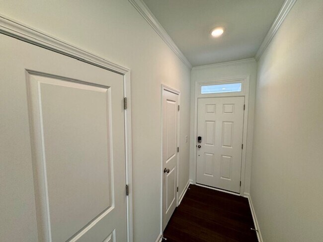 Building Photo - Brand New Townhome!