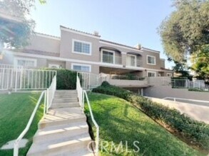 Building Photo - 49 N Parkwood Ave