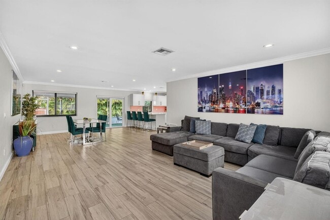 Building Photo - 407 SE 5th St