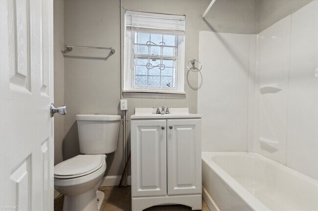 Foto del edificio - 1 br, 1 bath Triplex - 1707 N Gratz ST Unit A