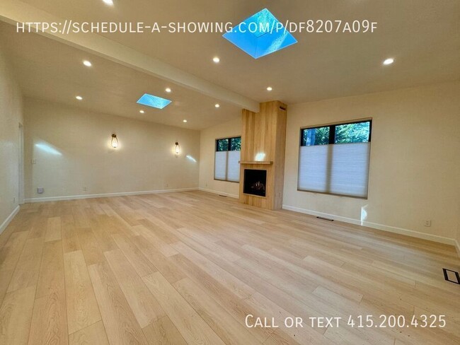 Building Photo - Exquisite Newly Remodeled 3-Bedroom Home i...