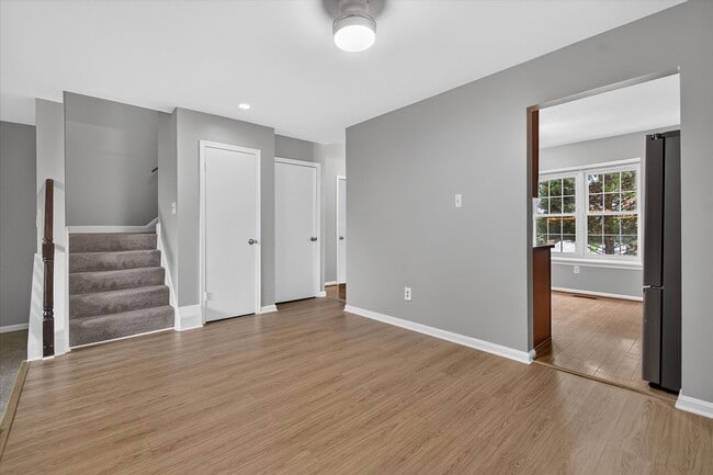 Building Photo - 8346 Stationhouse Ct