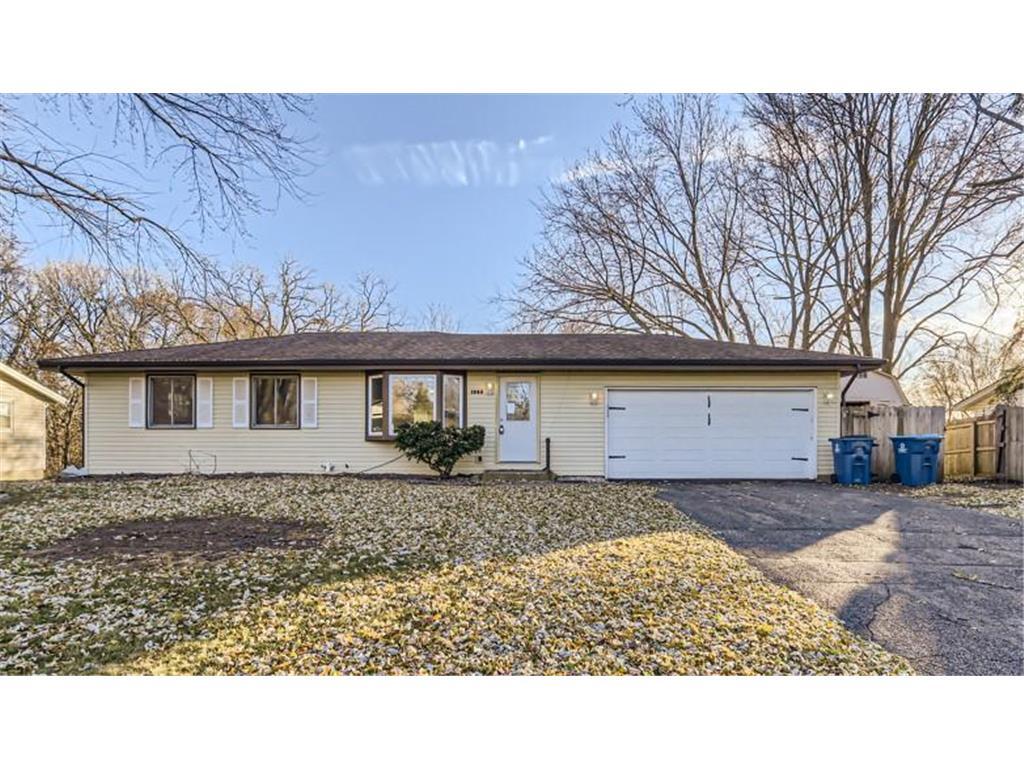 Primary Photo - 1366 Balsam St E