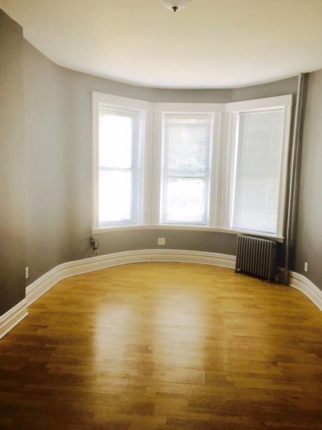 Foto principal - 60-77-77 71st Ave