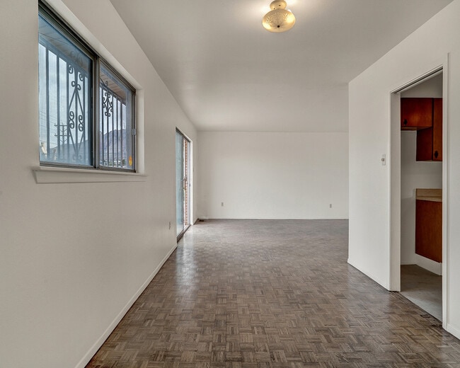 Building Photo - Westside 3 Bedroom 1.75 Bath