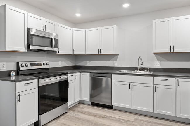 Building Photo - 408 Academy St