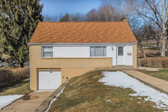Building Photo - 137 College Park Dr