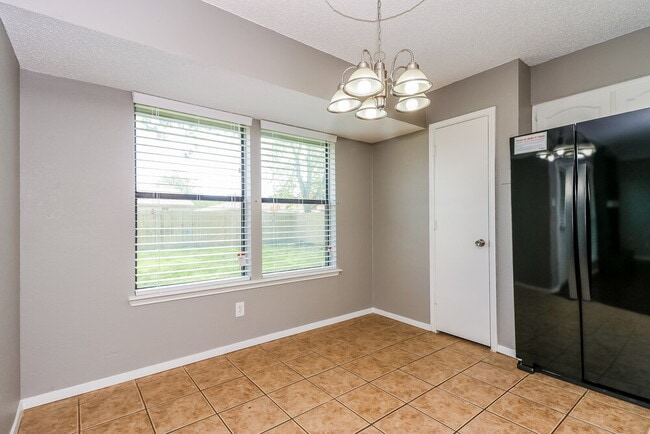 Building Photo - 7608 Meadowlark Ln N