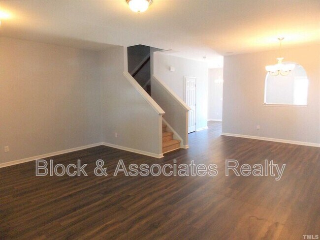 Building Photo - 1105 Ileagnes Rd