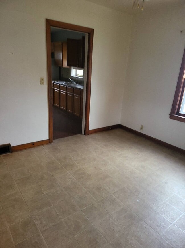 Building Photo - 719 Oakley Ave