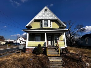 Building Photo - 247 Sumner St