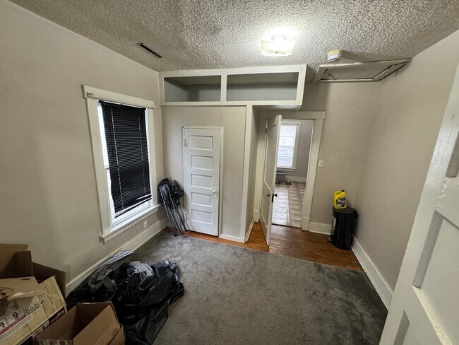 Foto del edificio - Pre-Leasing for 26/27 School Year