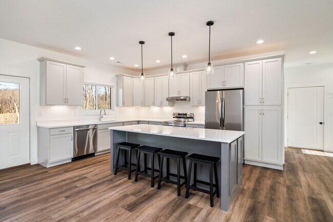 Building Photo - 309 Country Ln