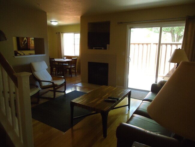 Building Photo - Southbridge Townhome