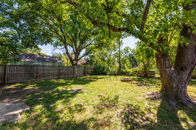 Foto del edificio - 1806 N Hood St