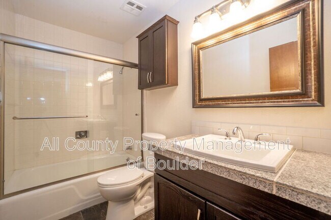 Building Photo - 4953 Clubhouse Ct