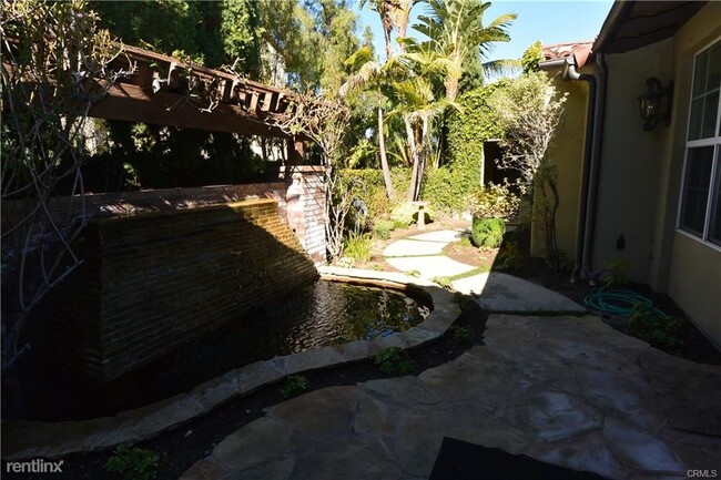Building Photo - 3 br, 2.5 bath House - 24 Cezanne