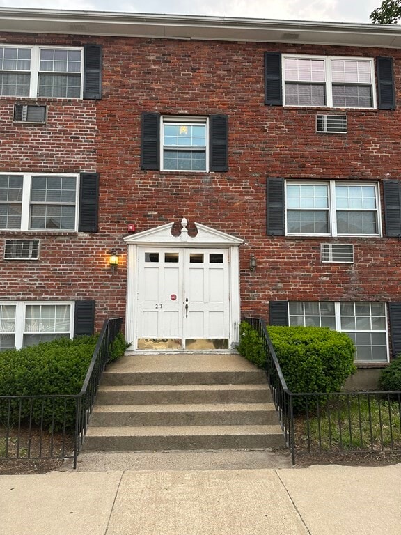 Primary Photo - 217 Neponset Ave