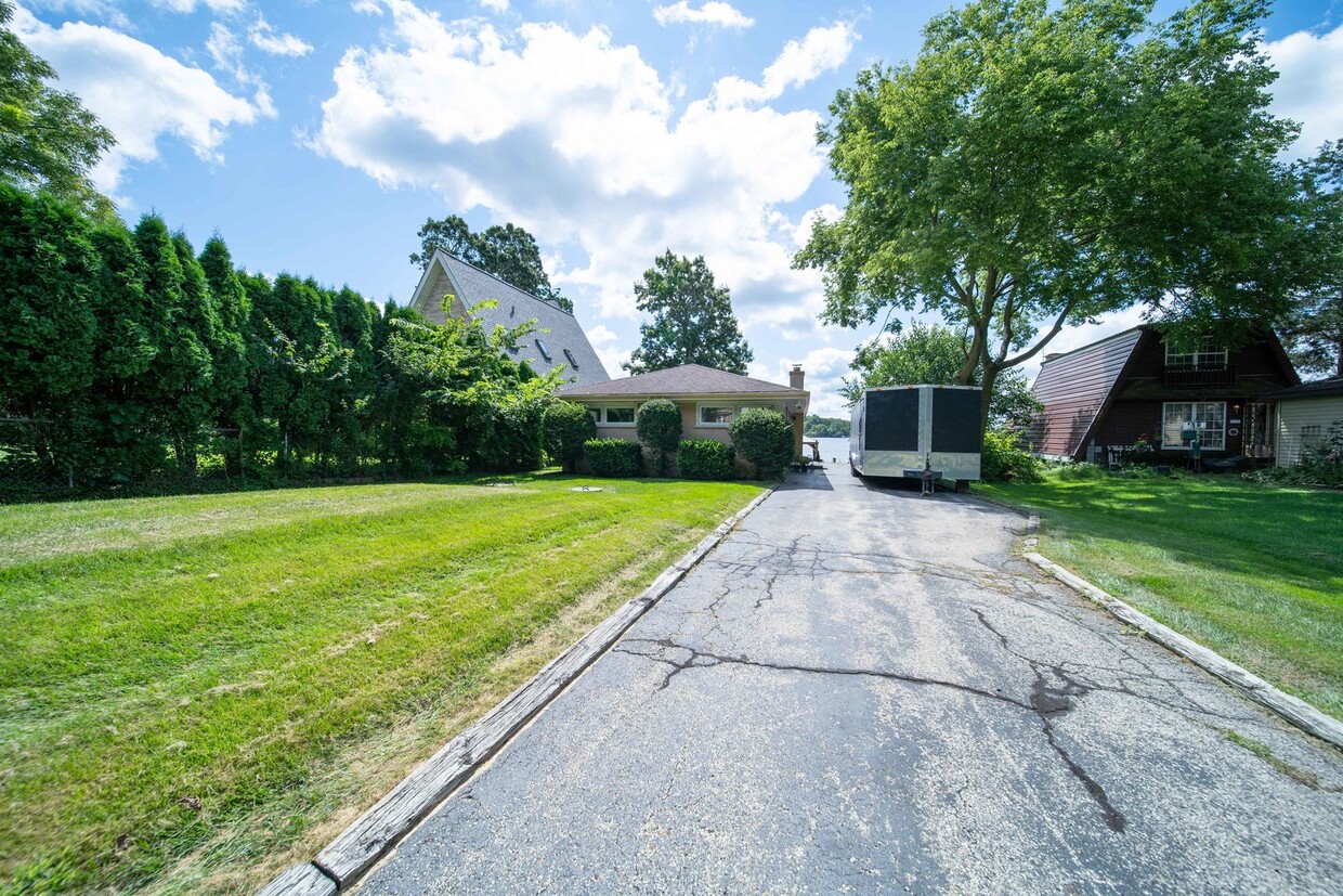 Primary Photo - 27657 W Lakeshore Dr