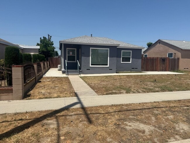 Building Photo - Beautiful and Well Kept 3-Bedroom House fo...