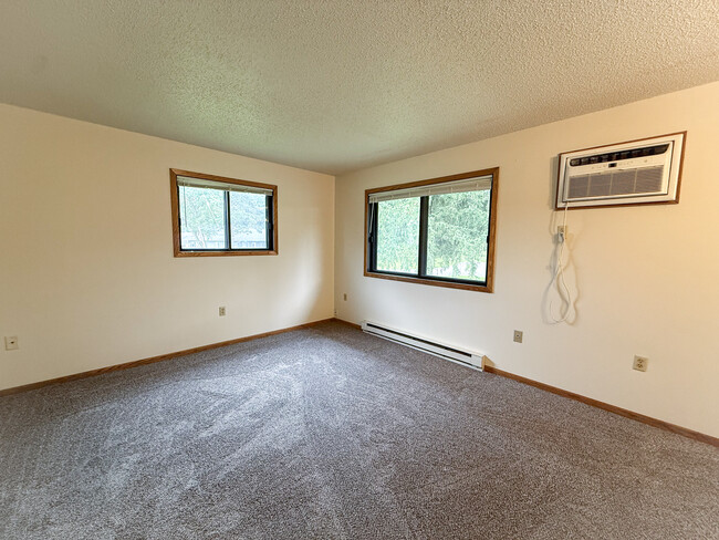 Building Photo - 2820 Edgewood Dr