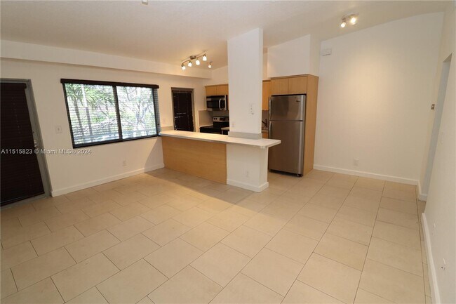 Building Photo - 6835 Rue Versailles Dr