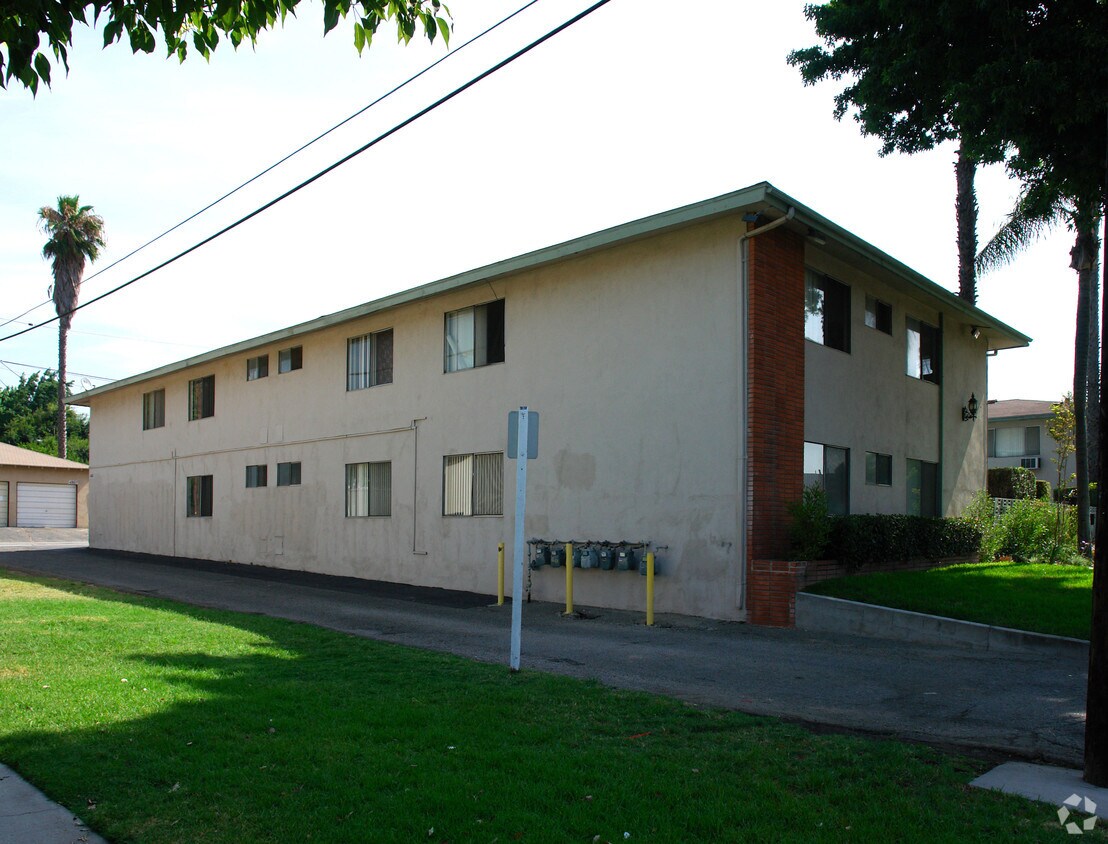 Building Photo - 4810 Canoga St