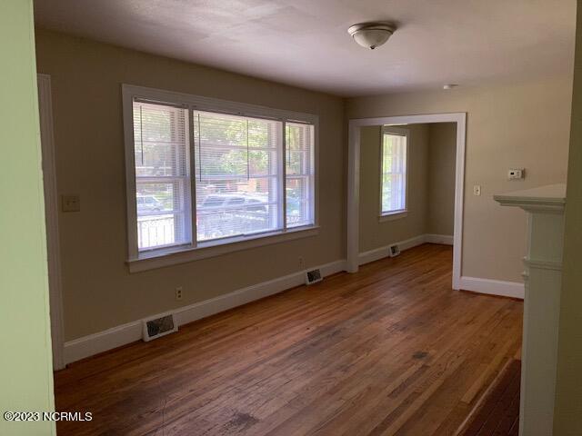 Building Photo - 211 S Elm St