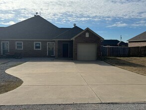 Building Photo - 209 Walker Ln