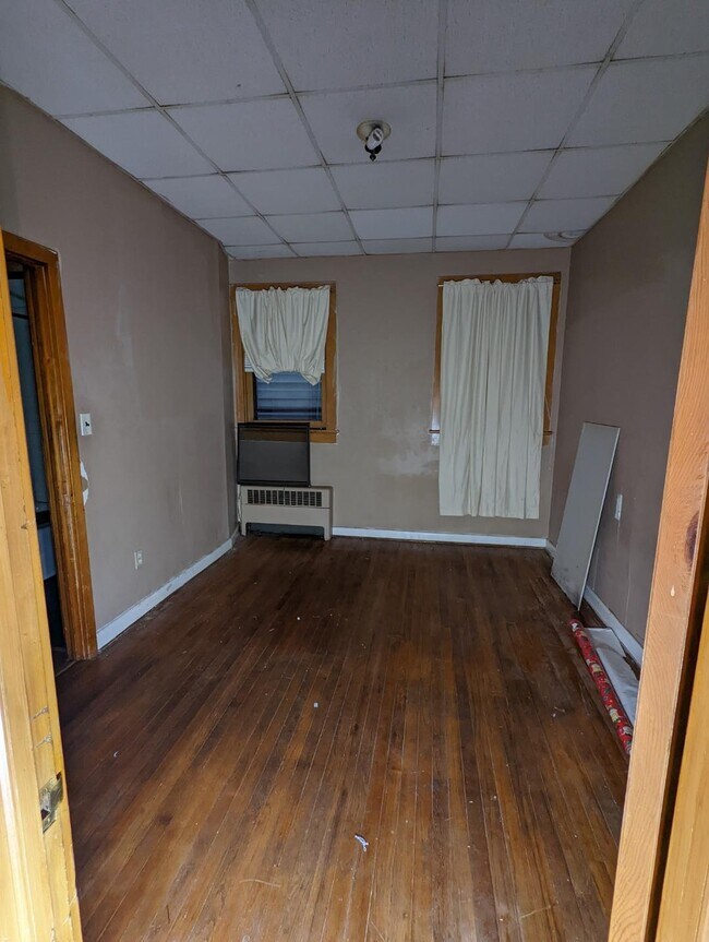 Bedroom - 1001 Oxford St