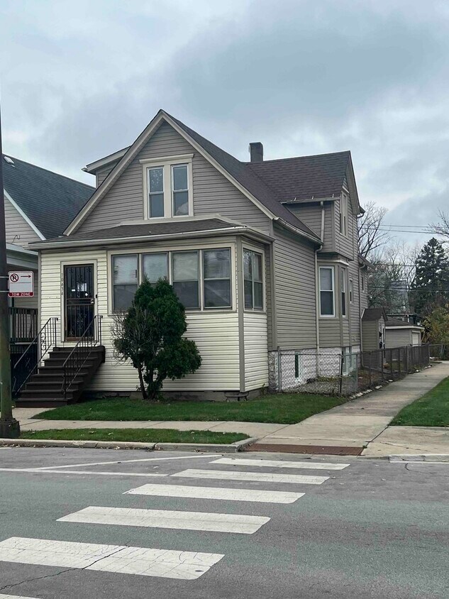 Foto principal - 10434 S Wentworth Ave
