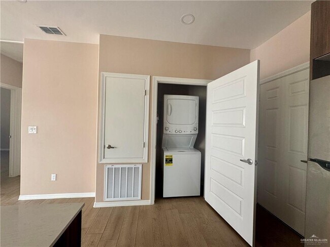 Foto del edificio - 910 N Spruce St