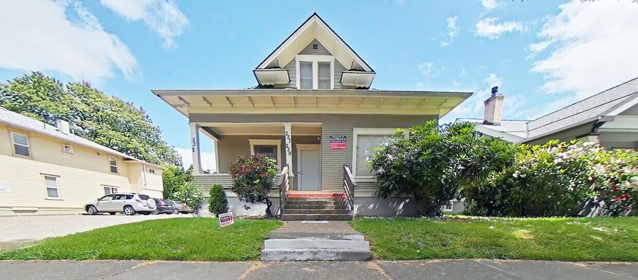 Foto principal - 1 Bedroom Triplex ~ Close to Campus ~ Cat ...