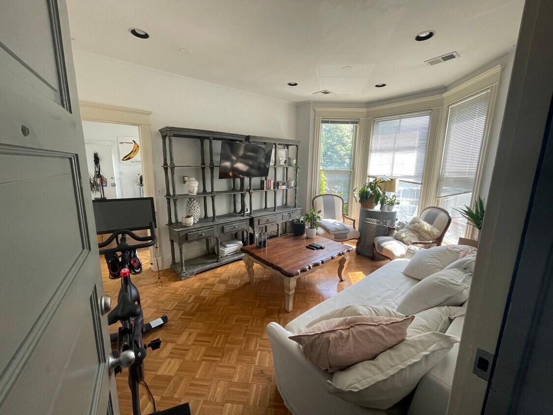 Foto principal - 2701 N Magnolia Ave
