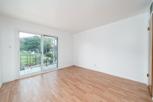 Building Photo - 207 Manhattan Ave