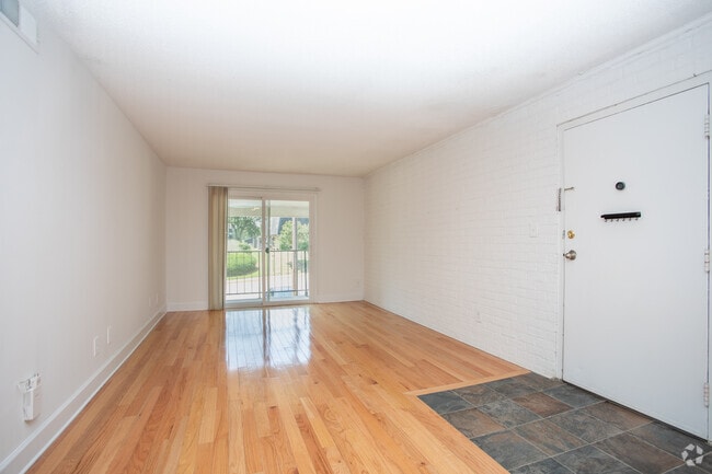 2BR, 1.5BA - 985SF - Living Area - Gorman Crossings