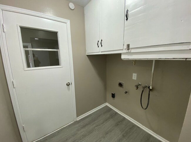 Building Photo - Charming 5 Bedroom Rent to Own Home!!