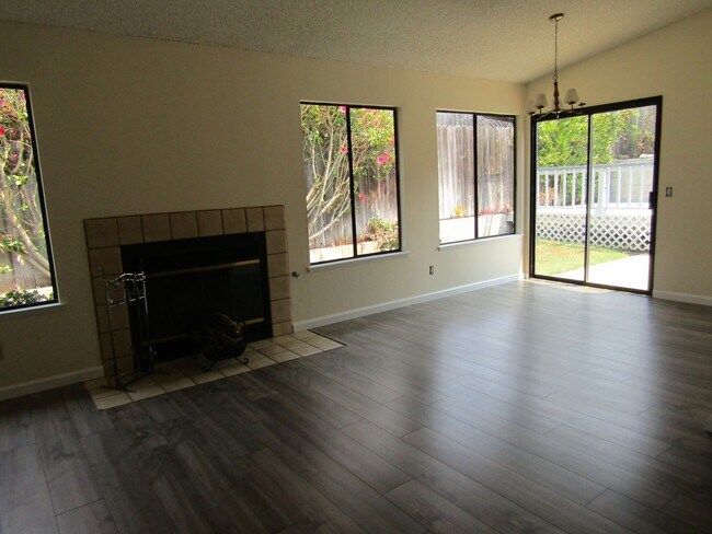 Building Photo - Single Level Home Located in The Pacific Estates