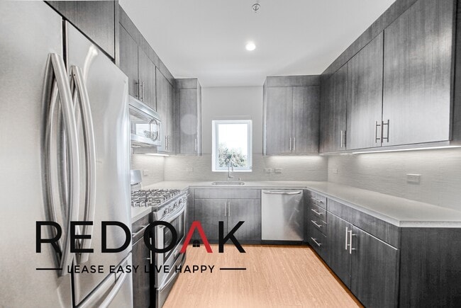 Building Photo - Beautiful and Spacious One Bedroom with Pr...