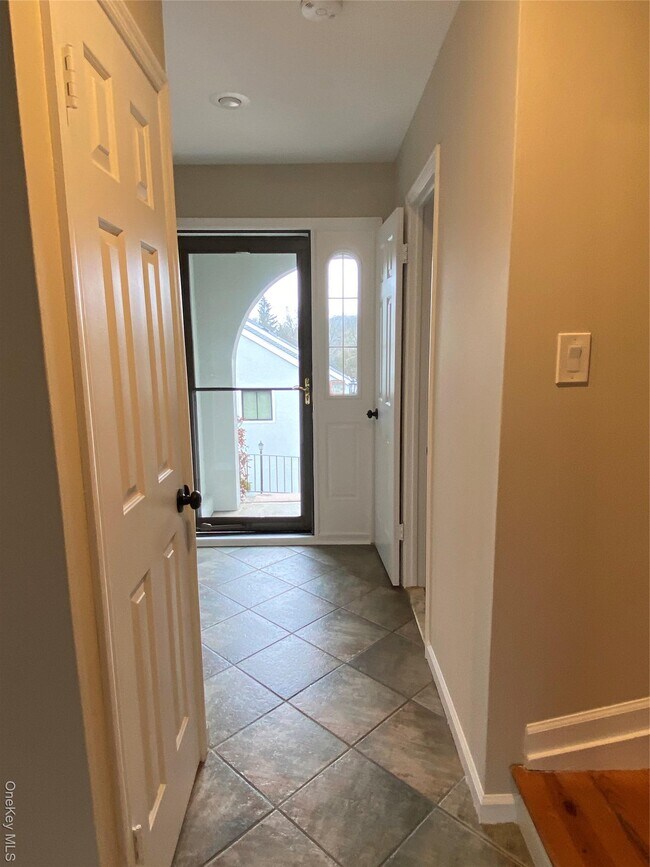 Foto del edificio - 11 Wildwood Rd