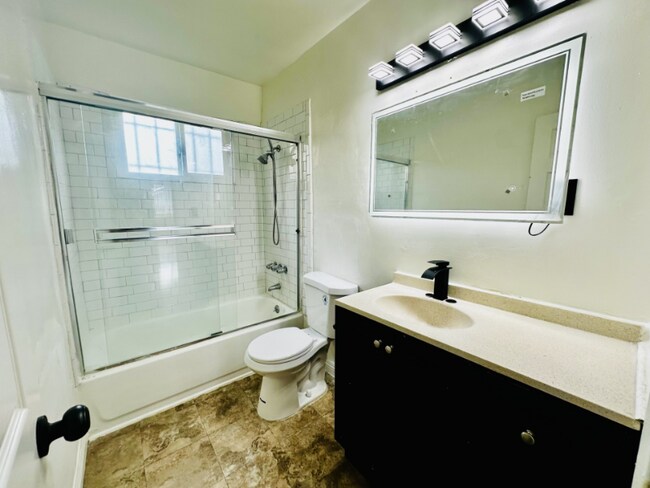 Foto del edificio - 719 N Kingsley Dr