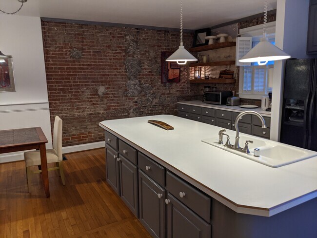 Casa de carruajes - 1027 Cherokee Rd